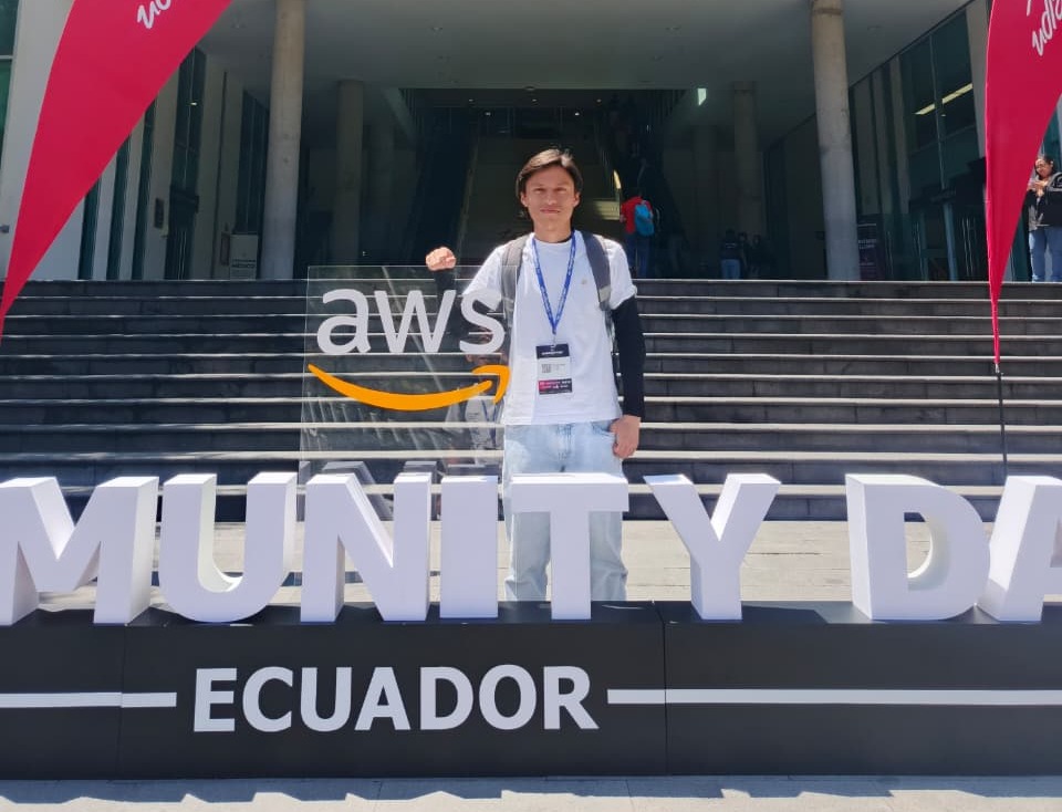 William Pérez at work with a colleague